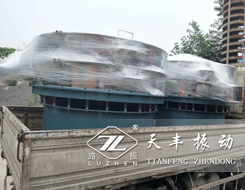 寧夏TS2000振動篩已發(fā)貨,丁經(jīng)理請注意查收！